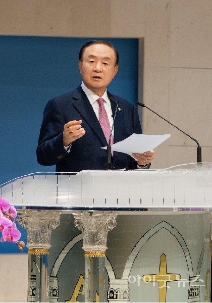 “신학은 학문 넘어 예수 생명의 복음 담아내야” - 신대원 개강예배 대표이미지